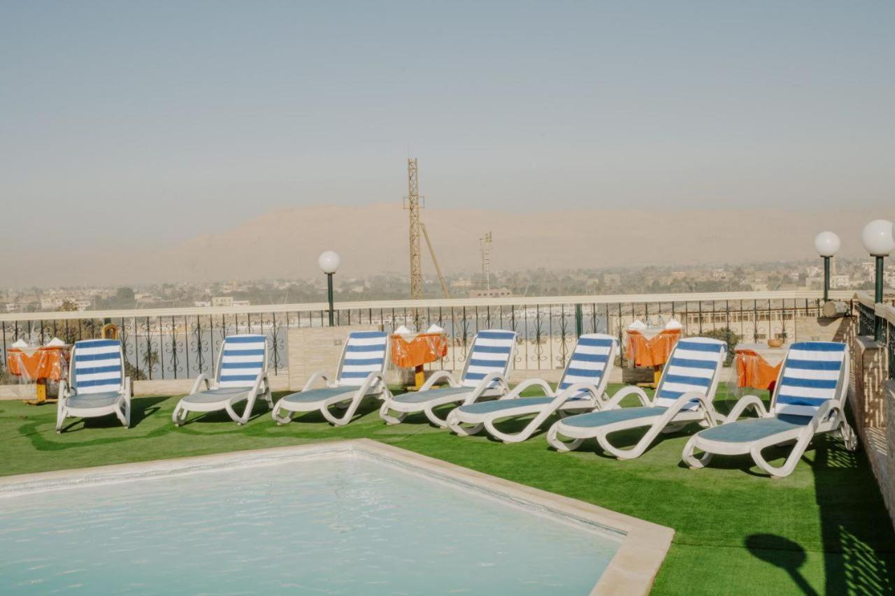 Queens Valley Hotel Luxor Esterno foto