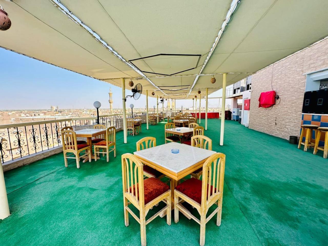 Queens Valley Hotel Luxor Esterno foto