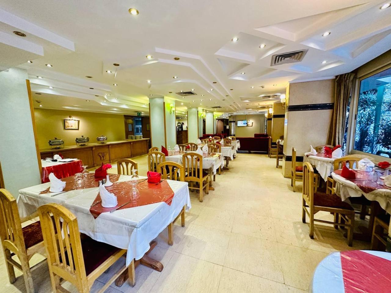 Queens Valley Hotel Luxor Esterno foto