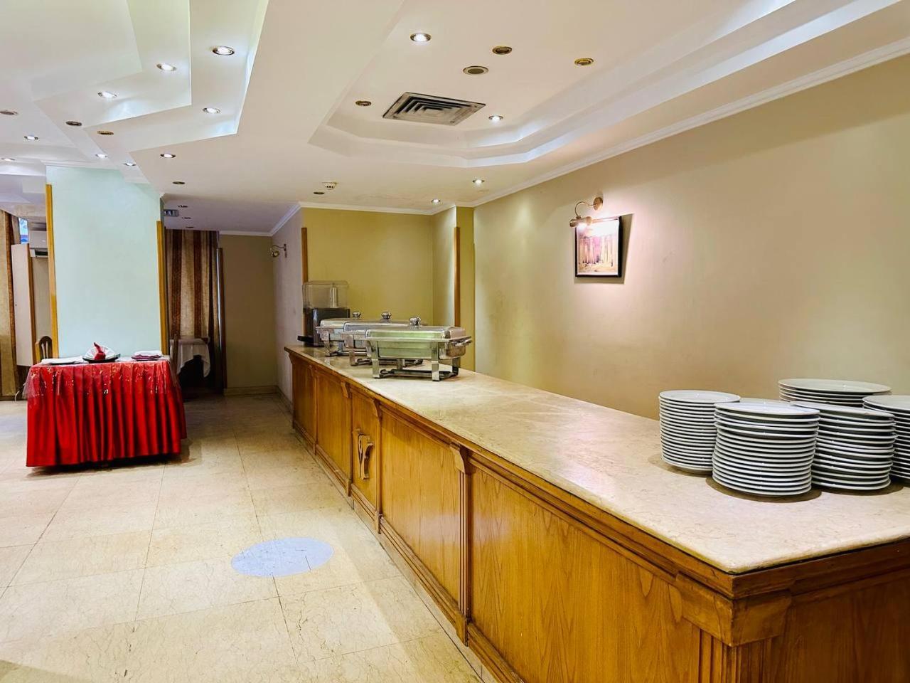 Queens Valley Hotel Luxor Esterno foto