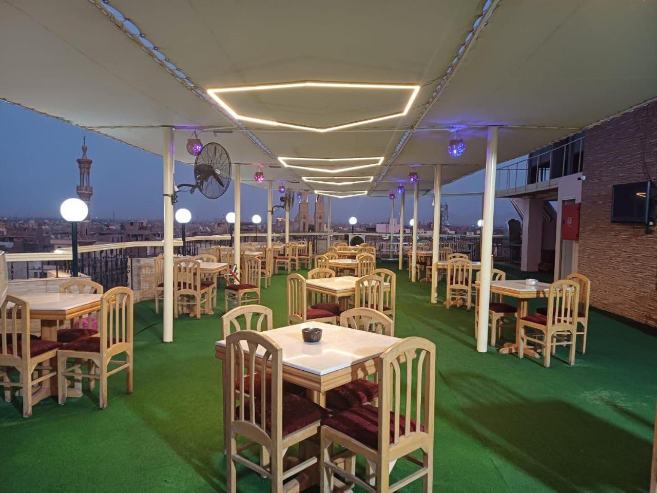 Queens Valley Hotel Luxor Esterno foto