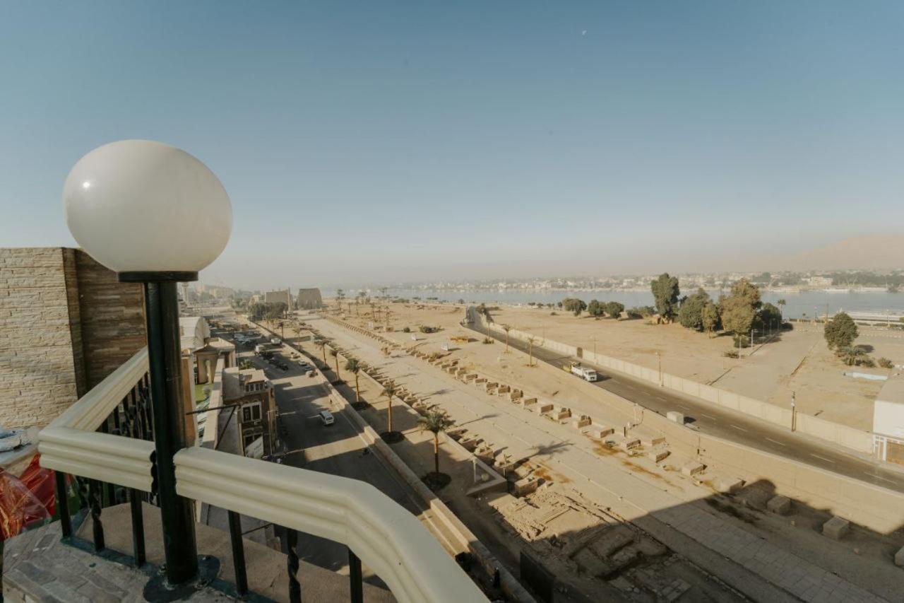 Queens Valley Hotel Luxor Esterno foto