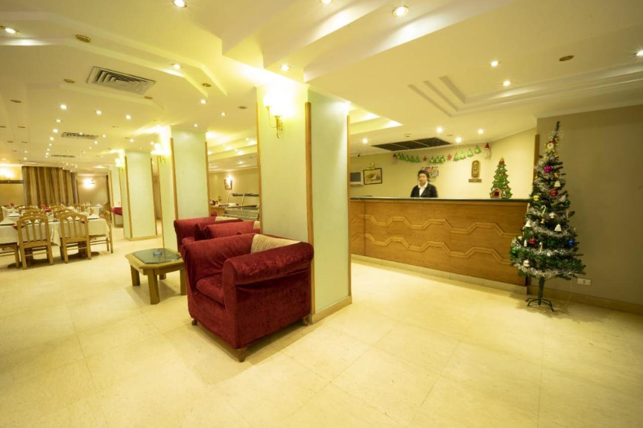 Queens Valley Hotel Luxor Esterno foto