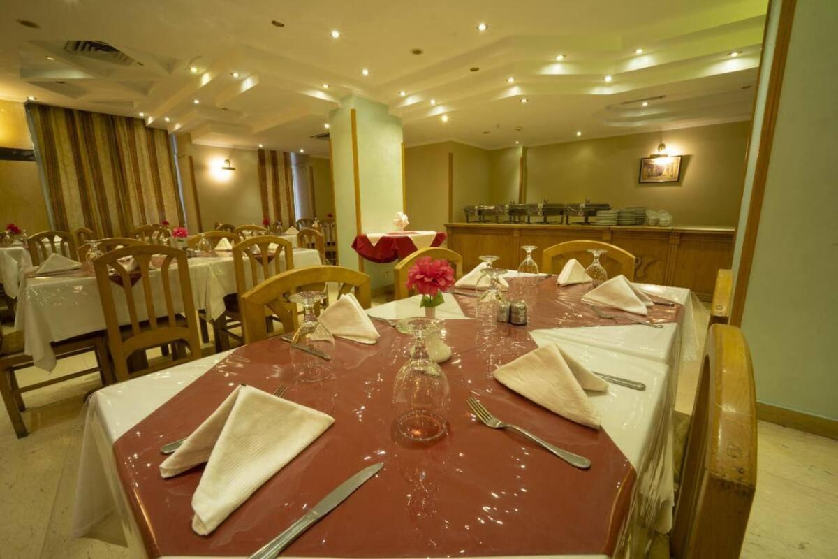 Queens Valley Hotel Luxor Esterno foto