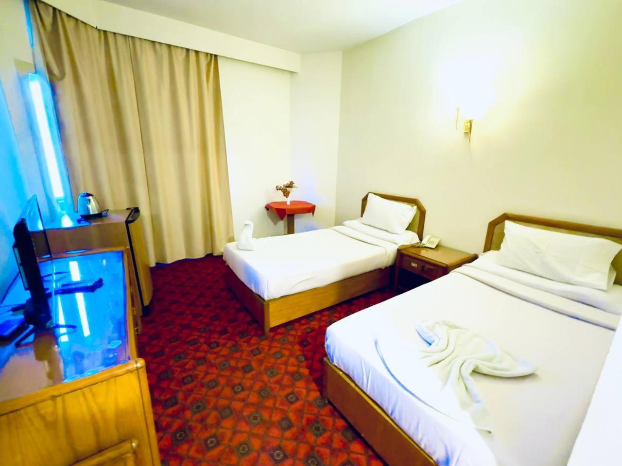 Queens Valley Hotel Luxor Esterno foto