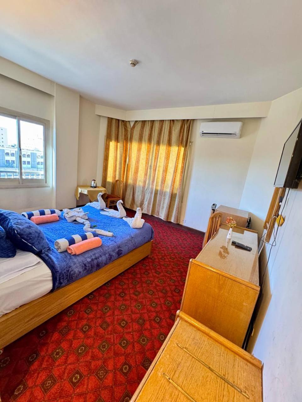 Queens Valley Hotel Luxor Esterno foto
