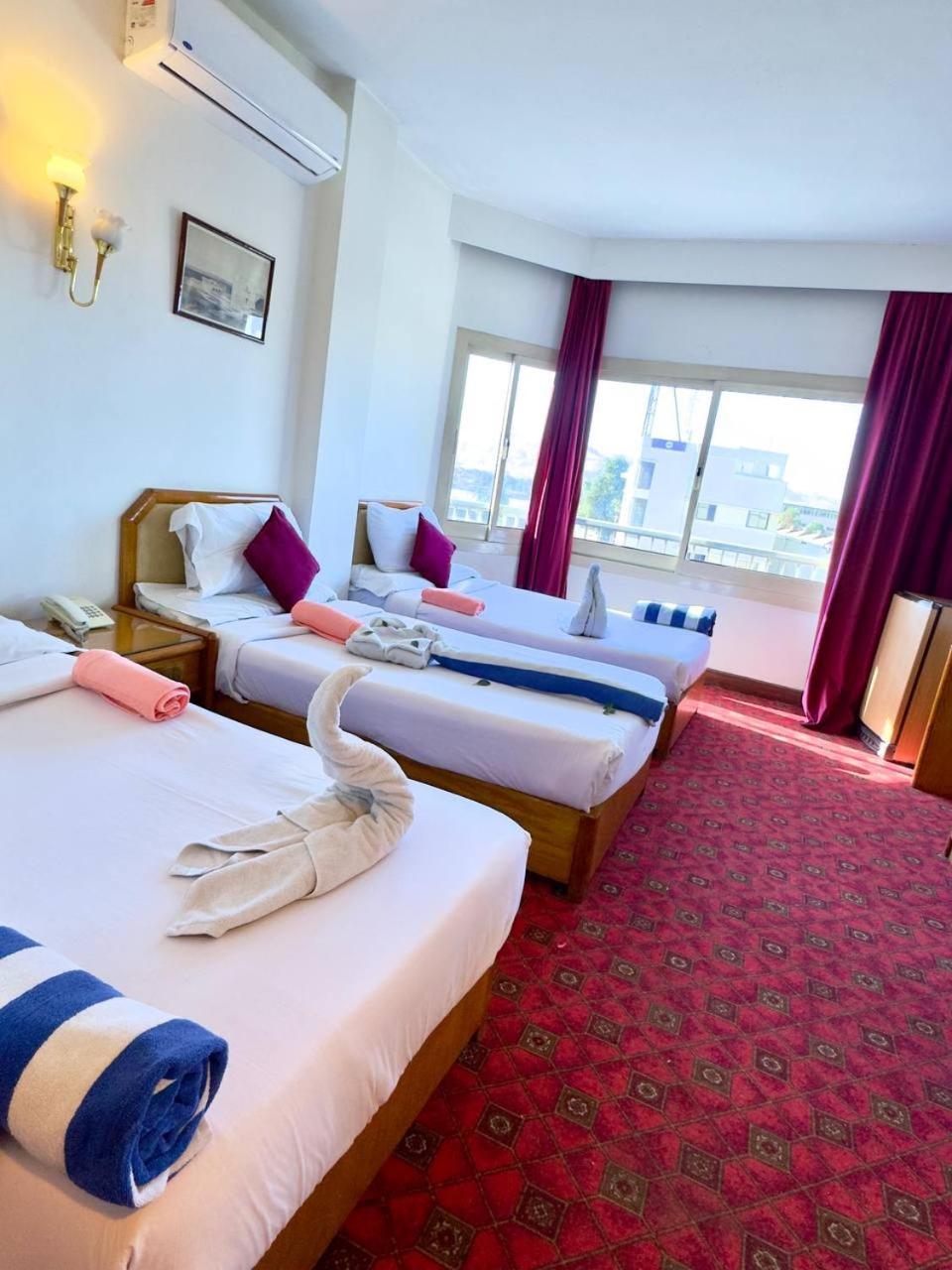 Queens Valley Hotel Luxor Esterno foto