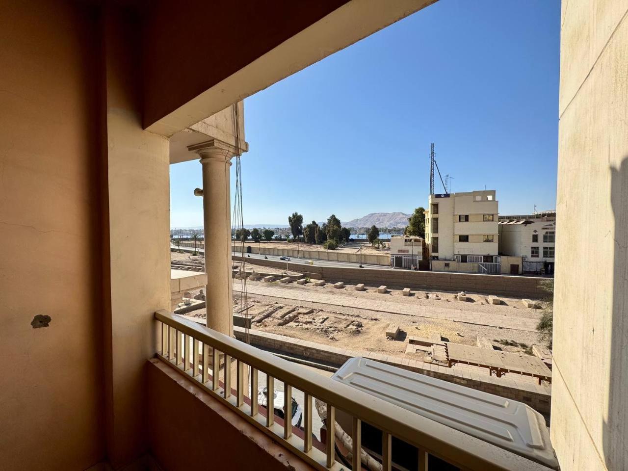Queens Valley Hotel Luxor Esterno foto
